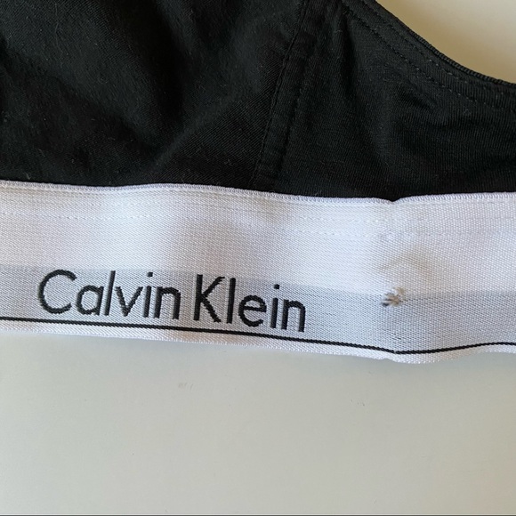 Calvin Klein V bra - Picture 4 of 5